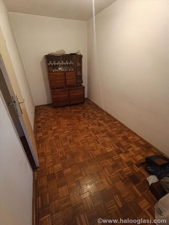 Odlična lokacija , stan za renoviranje — fotografija