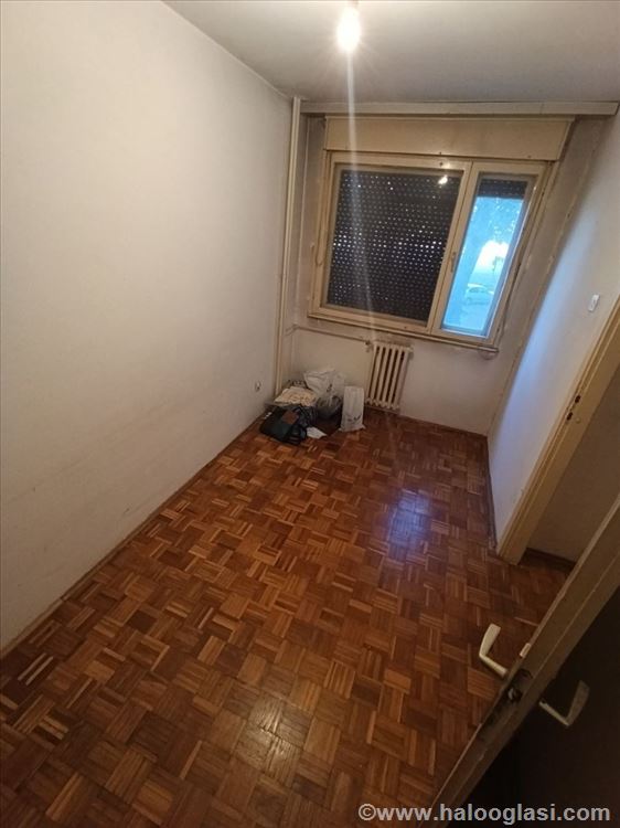 Odlična lokacija , stan za renoviranje — fotografija