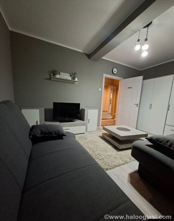 Renoviran stan na Limanu I — fotografija