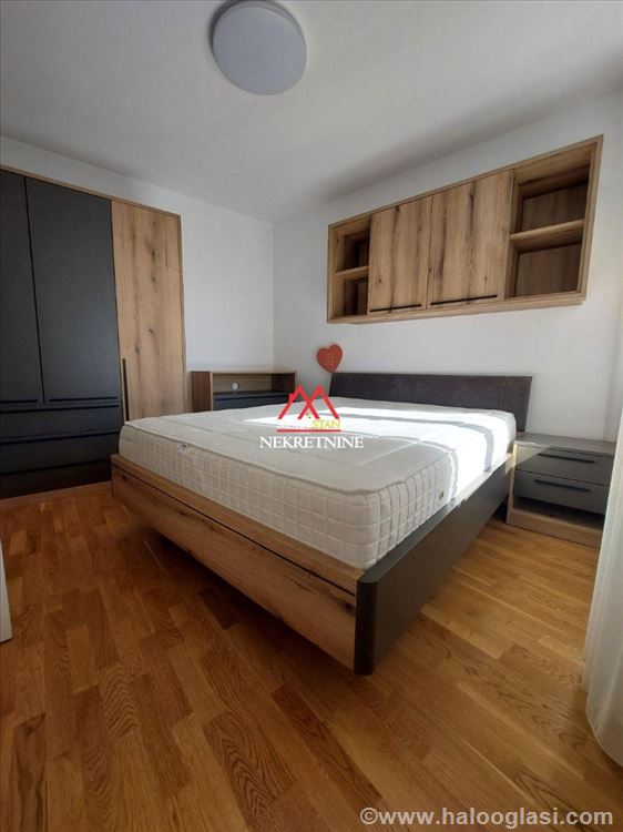 Социальные сети - 40m2 - новинка, полуторакомнатная квартира — фото