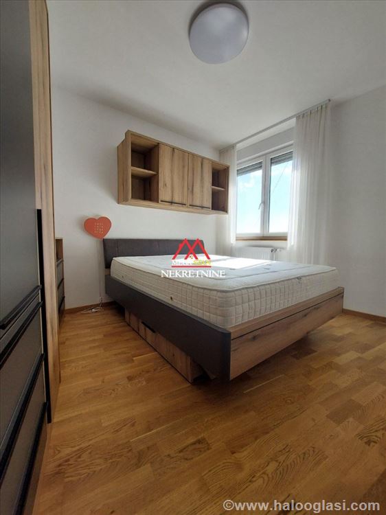 Социальные сети - 40m2 - новинка, полуторакомнатная квартира — фото
