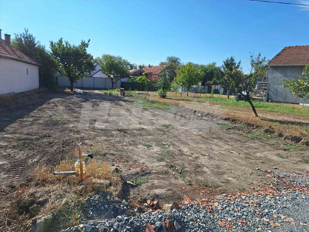 Prodaje se građevinski plac - Zrenjanin - 430 m² — fotografija