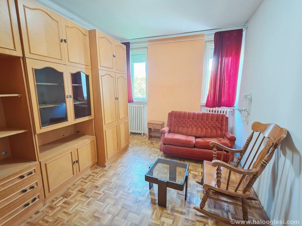 Trosoban stan 4.juli Zrenjanin — fotografija