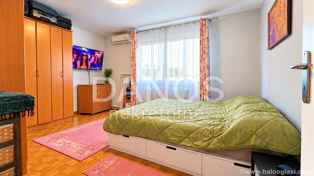 Excellent, renovated 3.0, (69+11) m2 furnished, Dvorišni — photo