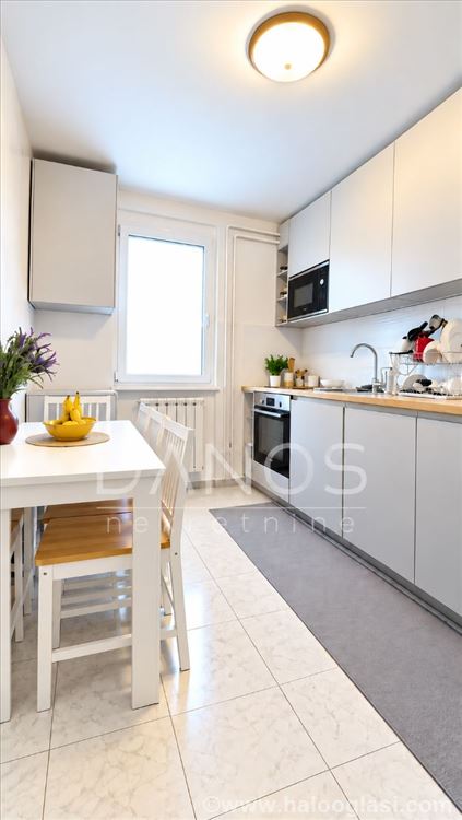 Excellent, renovated 3.0, (69+11) m2 furnished, Dvorišni — photo