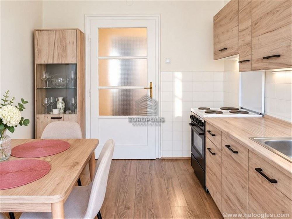 Савский трг - квартира салонного типа, 80 m²,3.0,паркинг — фото