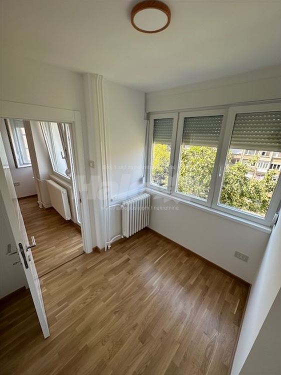 двухкомнатная с половиной, 49m2, Бульвар/Социялно, оформлена в кадастре — фото