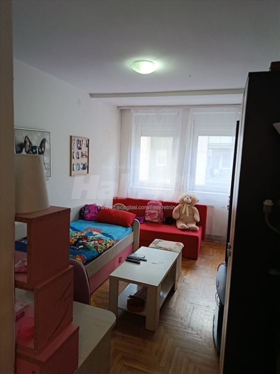 Продается четырехкомнатная квартира в Петроварадине 165.000 — фото