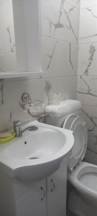 Izdaje se stan kod Medicinskog fakulteta — fotografija