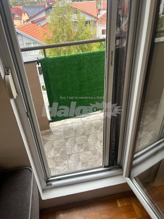 Altina namesten stan — fotografija