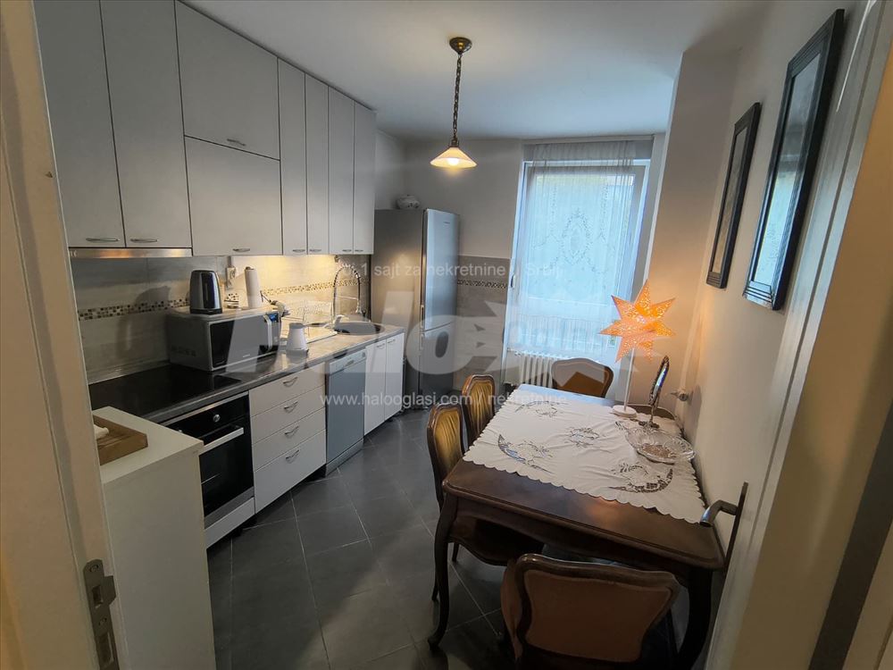 Stan u srcu Vračara - 80 m2 — fotografija
