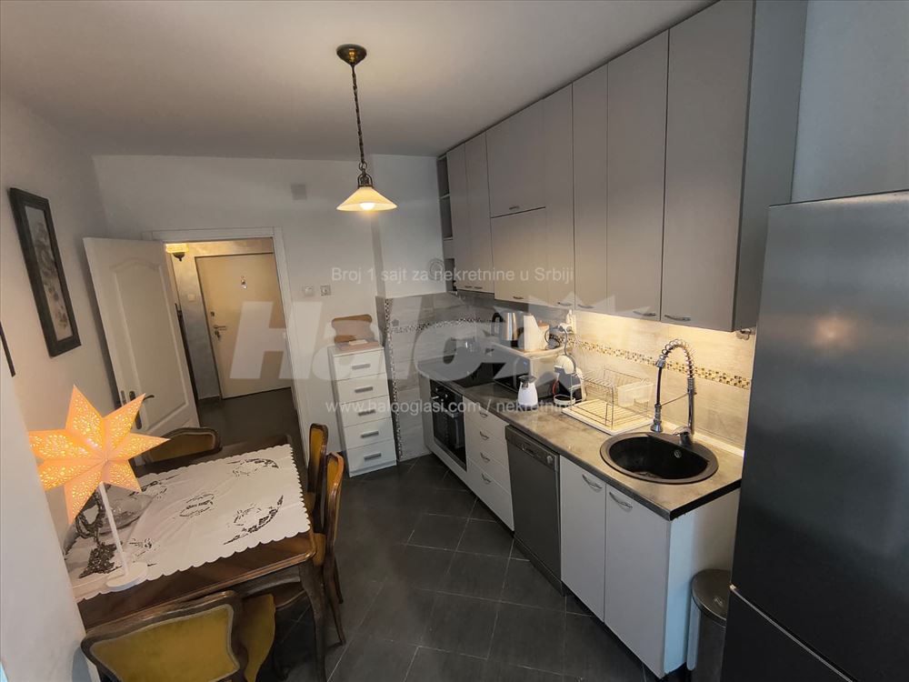Stan u srcu Vračara - 80 m2 — fotografija